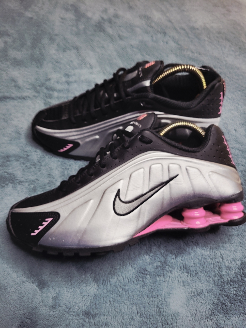 Nike Shox R4 Black Metallic Silver Pinksicle AR3565-012 Women’s Size 9